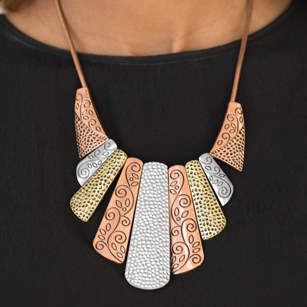 "Untamed" beautiful necklace/earring set. NEW!
